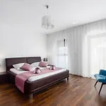 Luxury טרוגיר