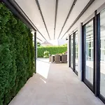 וילה Luxury טרוגיר
