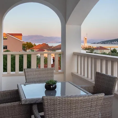 Luxury * Τρογκίρ