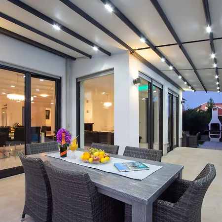 Luxury Τρογκίρ